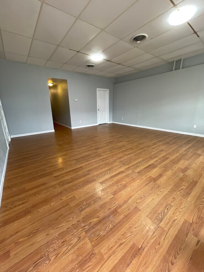 Building Photo - 107 2nd St