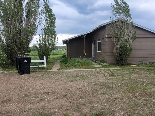 Building Photo - Country Living
