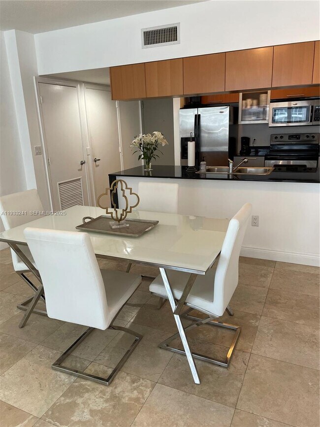 Foto del edificio - 1750 N Bayshore Dr