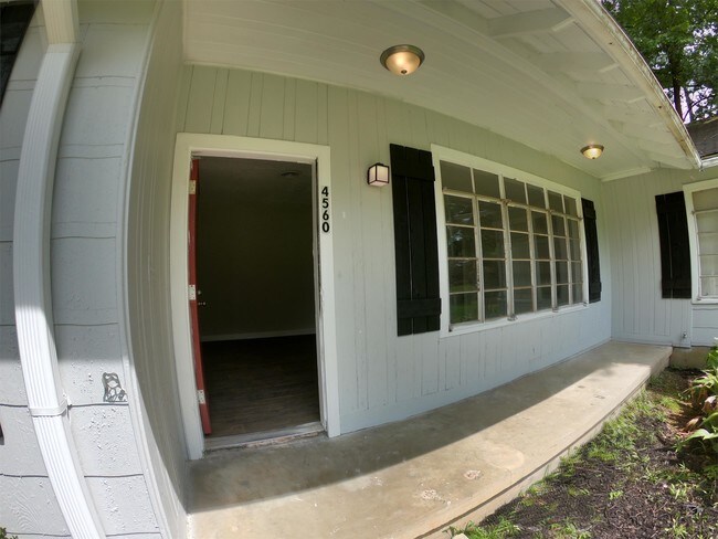 Building Photo - 4560 Meadow Ridge Dr