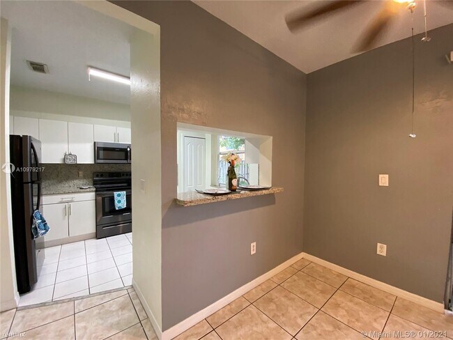 Foto del edificio - 3 br, 3 bath Townhome - 15885 NW 16th Ct
