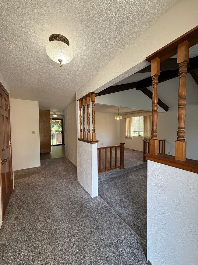 Foto del edificio - Charming 3 bed 2 bath home in SE Medford!
