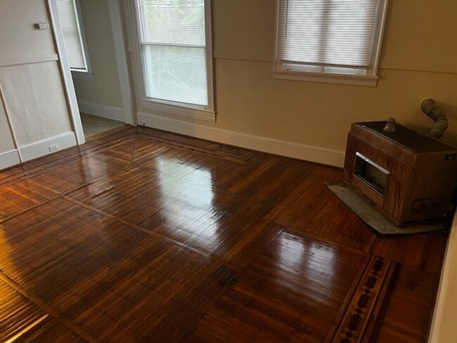 Photo - 300 N Spring St Apartment