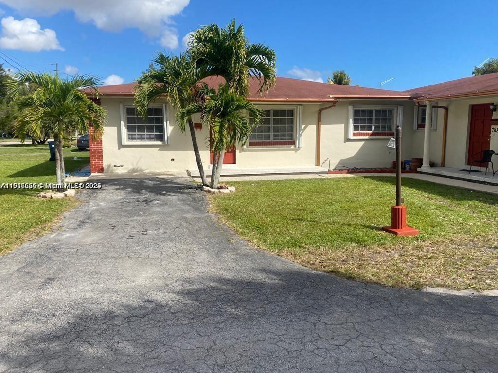 Foto principal - 7880 Grand Canal Dr