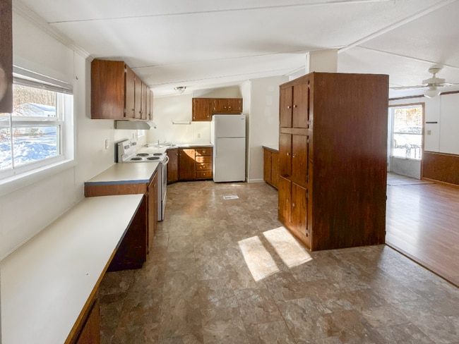 Building Photo - 200 P Paw Ln