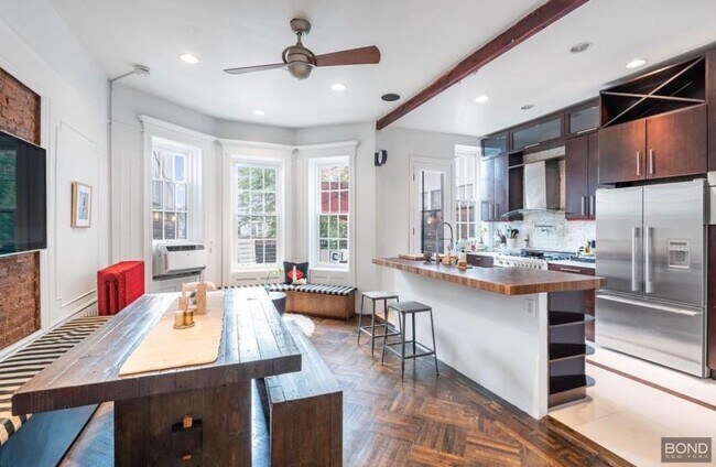 Foto del edificio - 2 bedroom in Brooklyn NY 11225
