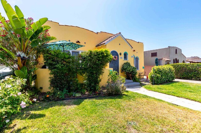 Foto del edificio - 1946 S Palm Grove Ave