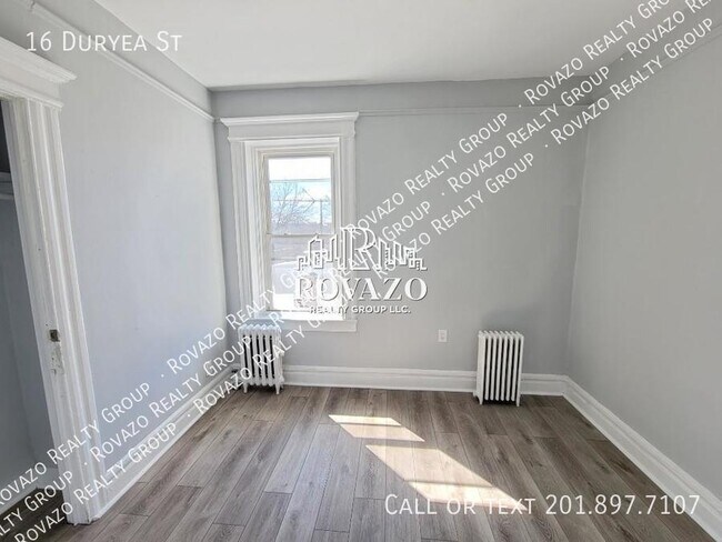 Foto del edificio - 16 Duryea St - 3 bedroom in Newark