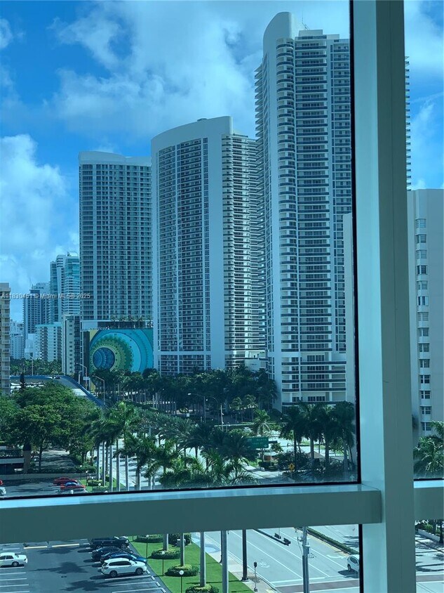 Foto principal - 1945 S Ocean Dr