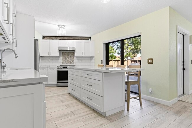 Building Photo - 8135 Severn Dr