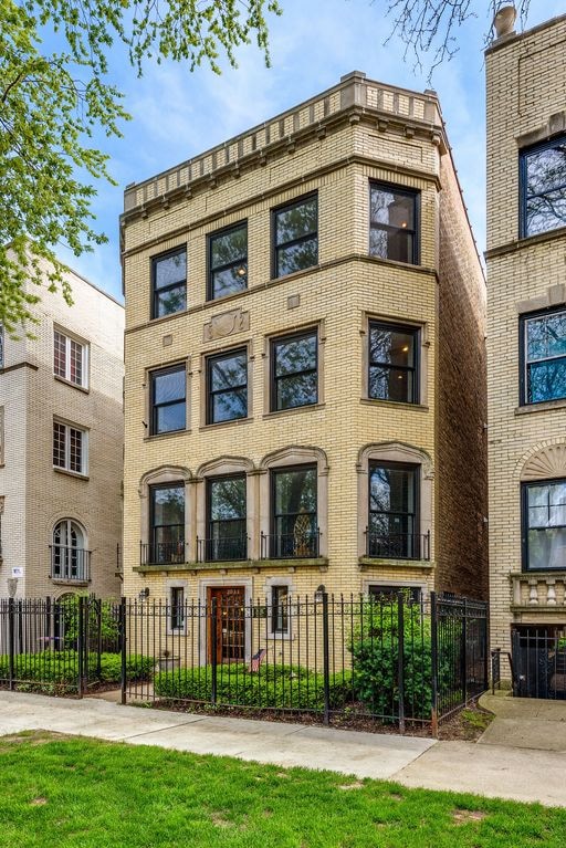 Photo - 2033 W Jarvis Ave Apartment