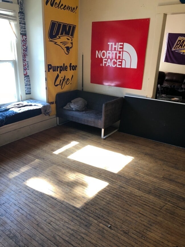 Building Photo - 1929 Olive St