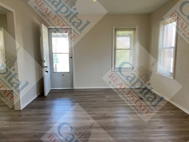 Foto del edificio - Great 4 Bedroom!!!