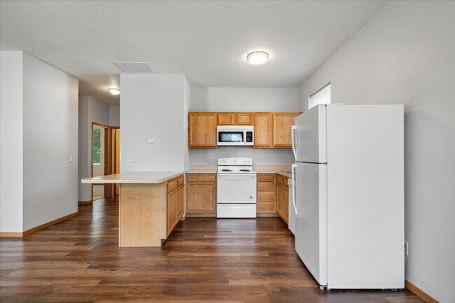 Building Photo - Seelyville Terrace