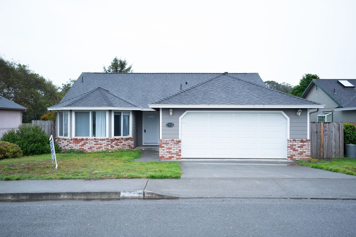 Foto principal - Single Family Home in McKinleyville!