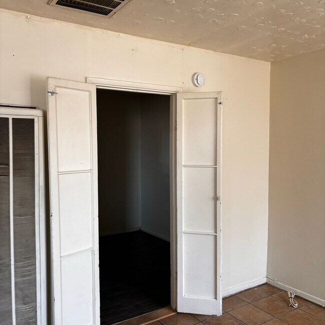 Foto del edificio - 1 Bedroom Duplex Avail