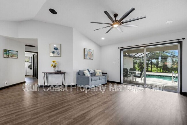 Building Photo - 294 Rotonda Cir
