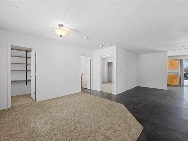 Building Photo - 44304 N Thunder Rd