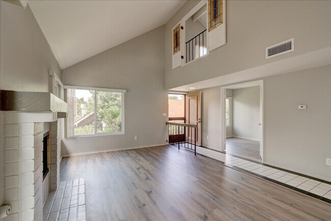 Building Photo - Elegant, Remodeled Gem in Tranquil Tierasa...