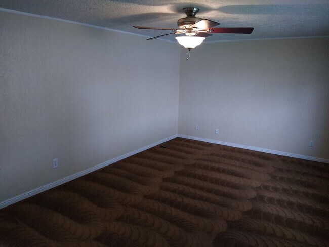 Building Photo - $500 Off First Month's Rent for a 4-Bedroo...