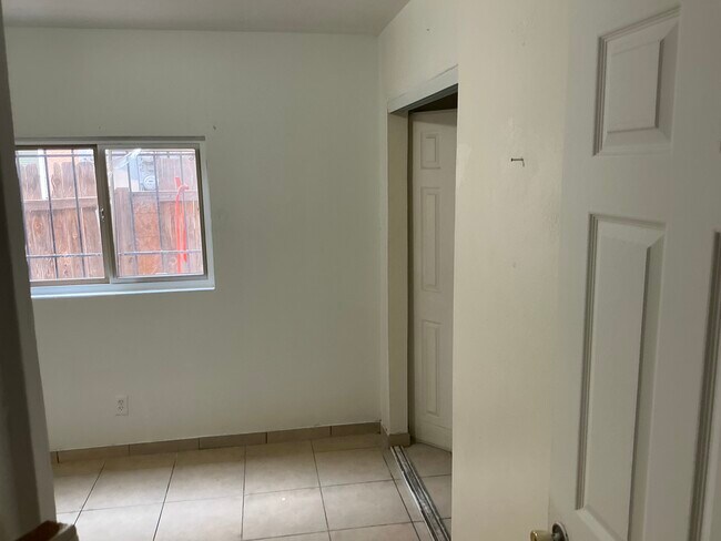 Foto del edificio - 105 General Arnold St NE