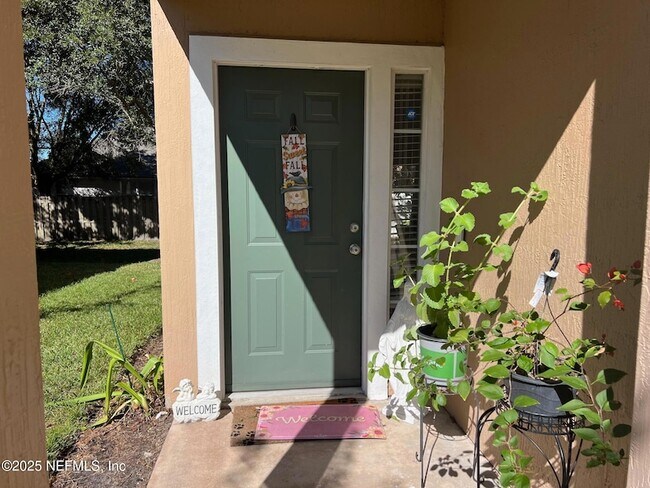 Building Photo - 385 Scrub Jay Dr