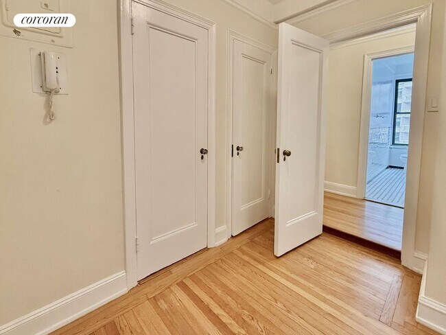 Foto del edificio - 210 E 68th St