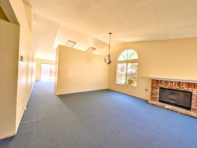 Building Photo - 3 Bedrooms Near the University in the Cimmeron District on Rosarita Street