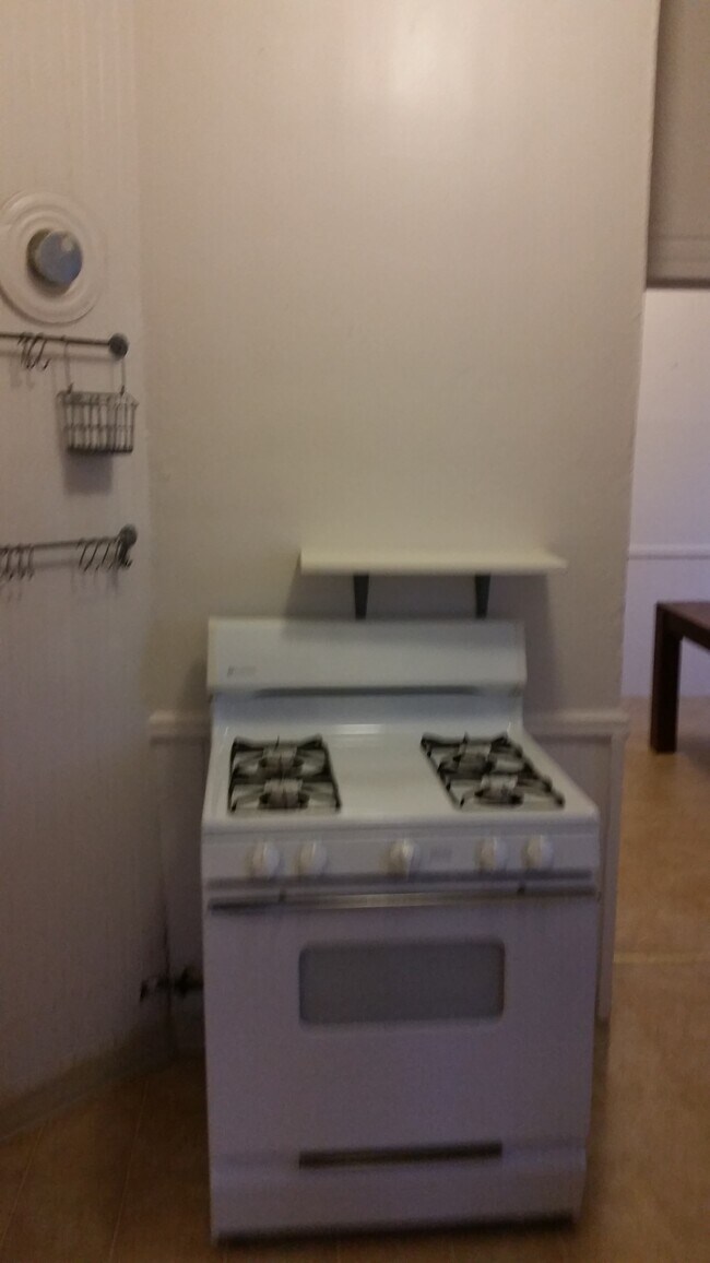 Cocina - 1245 Allston Way