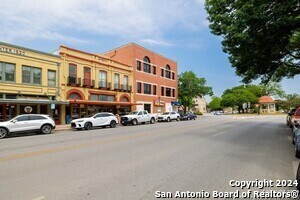 Building Photo - 142 W San Antonio St