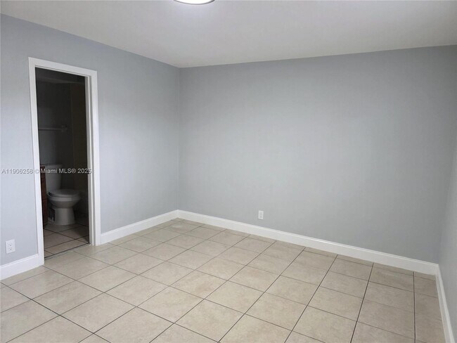 Foto del edificio - 7910 N Colony Cir