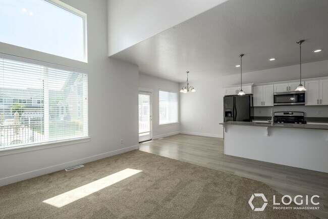 Foto del edificio - Beautiful Townhome in Lehi UT