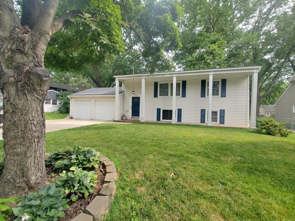 7715 W 96th Terrace, Overland Park, KS 66212 House for Rent in