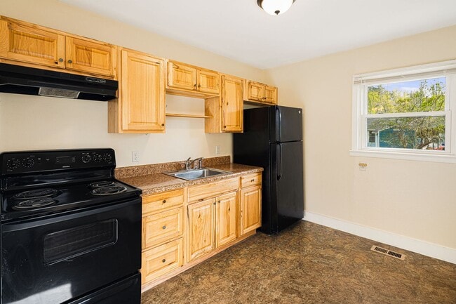 Building Photo - Sunny 2-Bedroom Home in Roosevelt Park | Fenced Yard + Basement