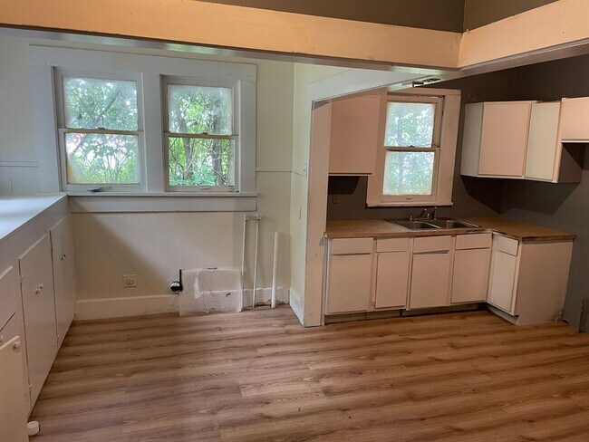 Building Photo - Remodeled From Top To Bottom