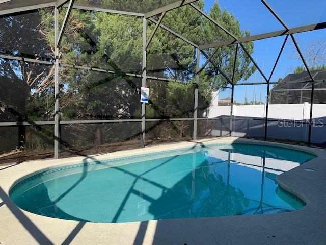 Foto del edificio - 429 Majesty Dr