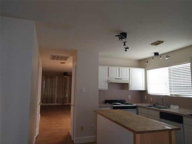 Building Photo - 3730 E Traditions Ct