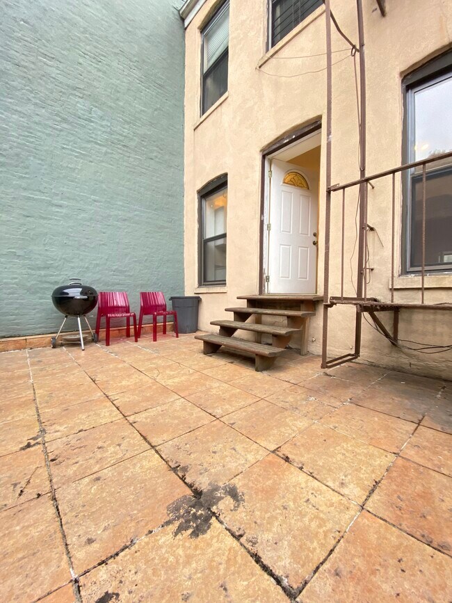 private outdoor space/backyard - 215 5th Ave