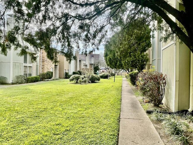 Foto del edificio - 8447 Wednesbury Ln