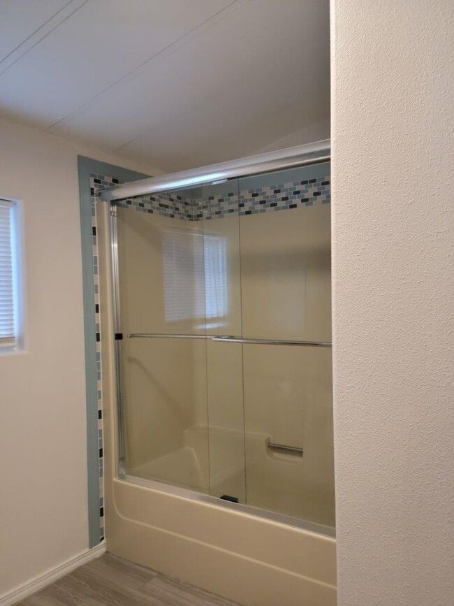 Foto del edificio - 930 NW Donahoo St