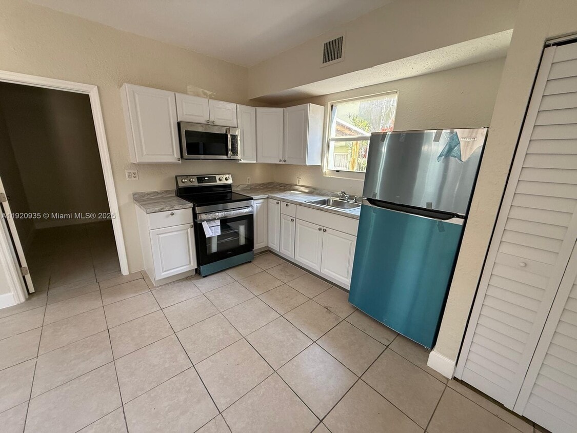 Foto principal - 829 SW 3rd St