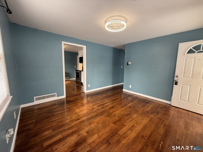 Building Photo - 22 Higbie Dr