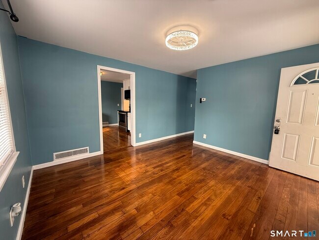 Foto del edificio - 22 Higbie Dr