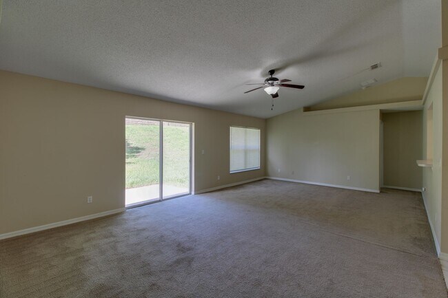 Foto del edificio - 13118 Pinyon Dr