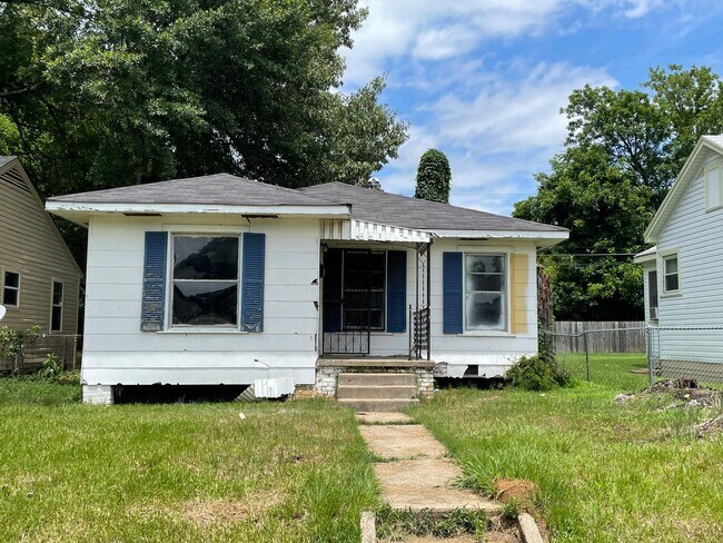 Building Photo - 3 Bedroom Queensborough Home