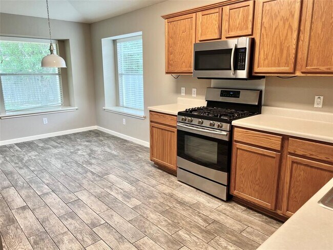 Building Photo - 1007 Barclay Dr