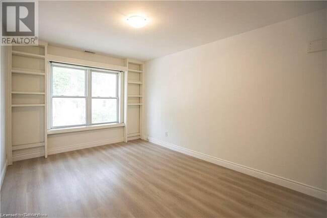 Building Photo - 49 Fairleigh Ave S