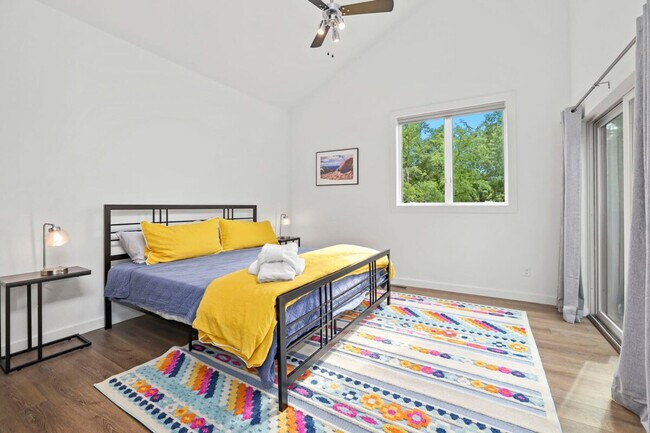 Building Photo - 45 Center Rd