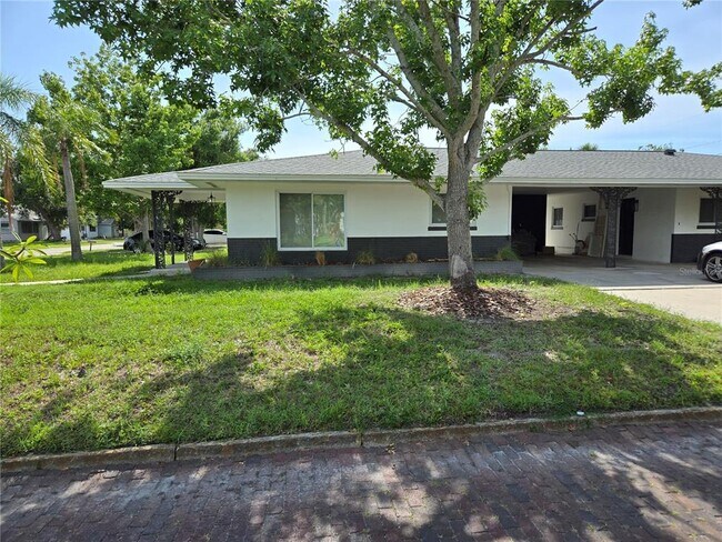 Foto del edificio - 5601 Tangerine Ave S