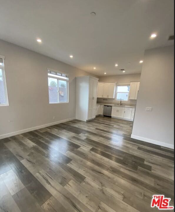 Foto del edificio - 3955 1/2 S Budlong Ave